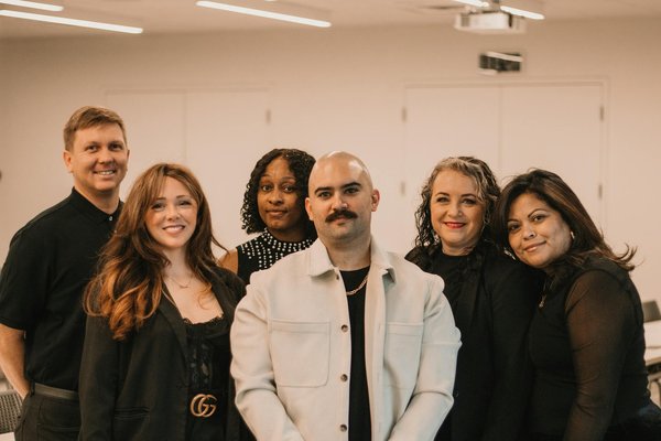 Quelles astuces pour réussir des clichés artistiques en basse lumière ?